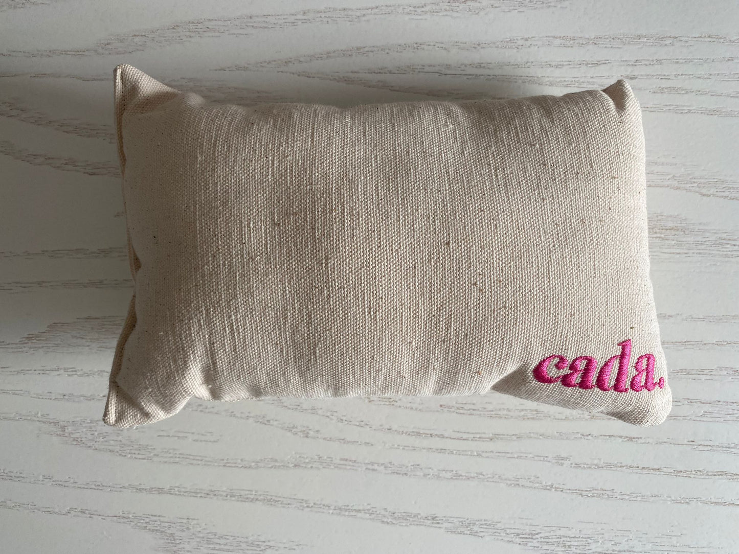 Almohada crudo con Fucsia OPORTUNIDADES